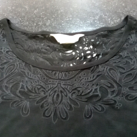 2 short sleeve summer blouses - Picture 2 of 5